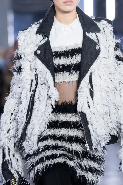 Look 30